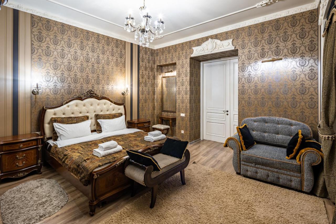 Classic Royal Central Apartment. Balcony And A/C Lviv Exterior photo
